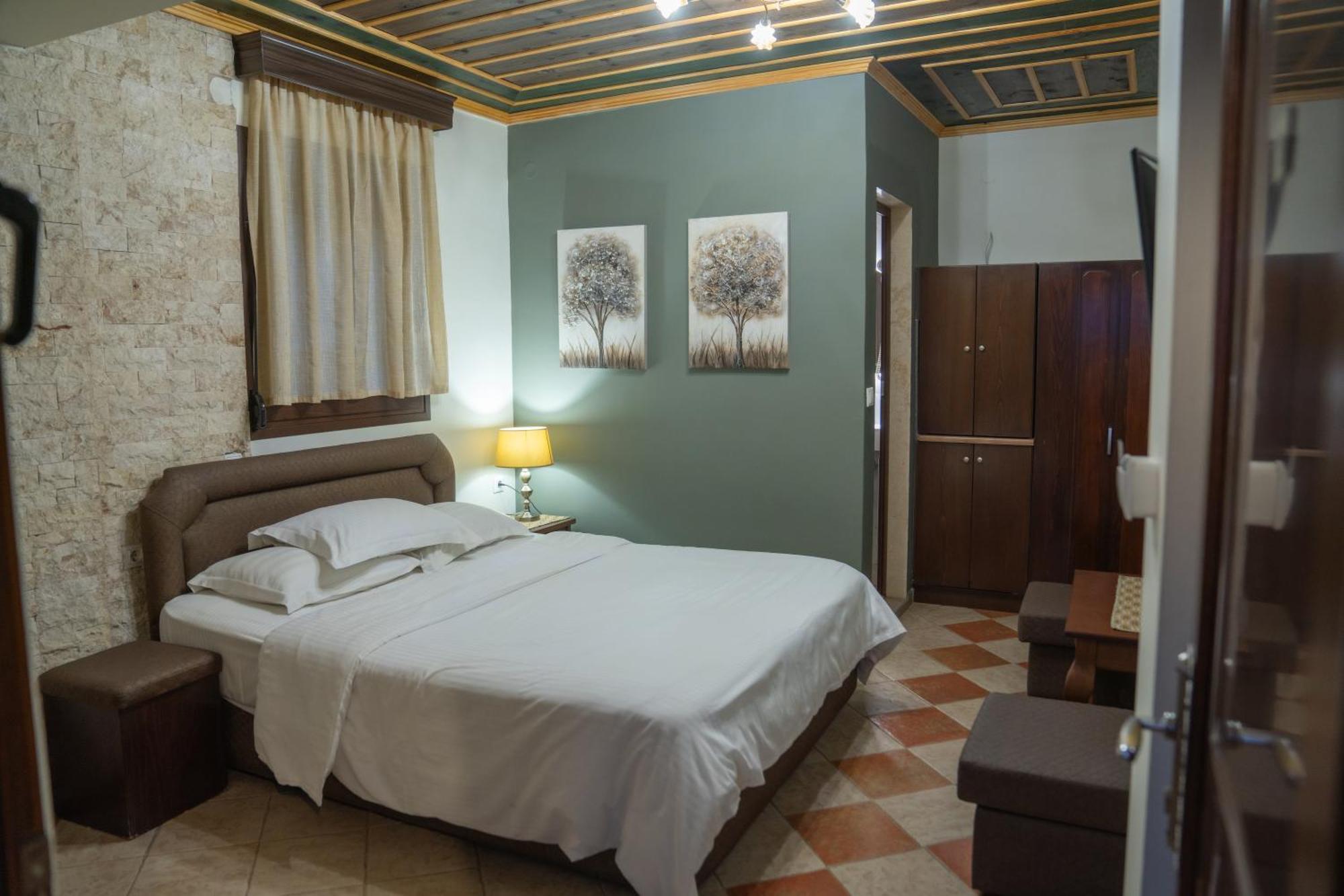 Kallinikos Guesthouse Loutraki  Luaran gambar
