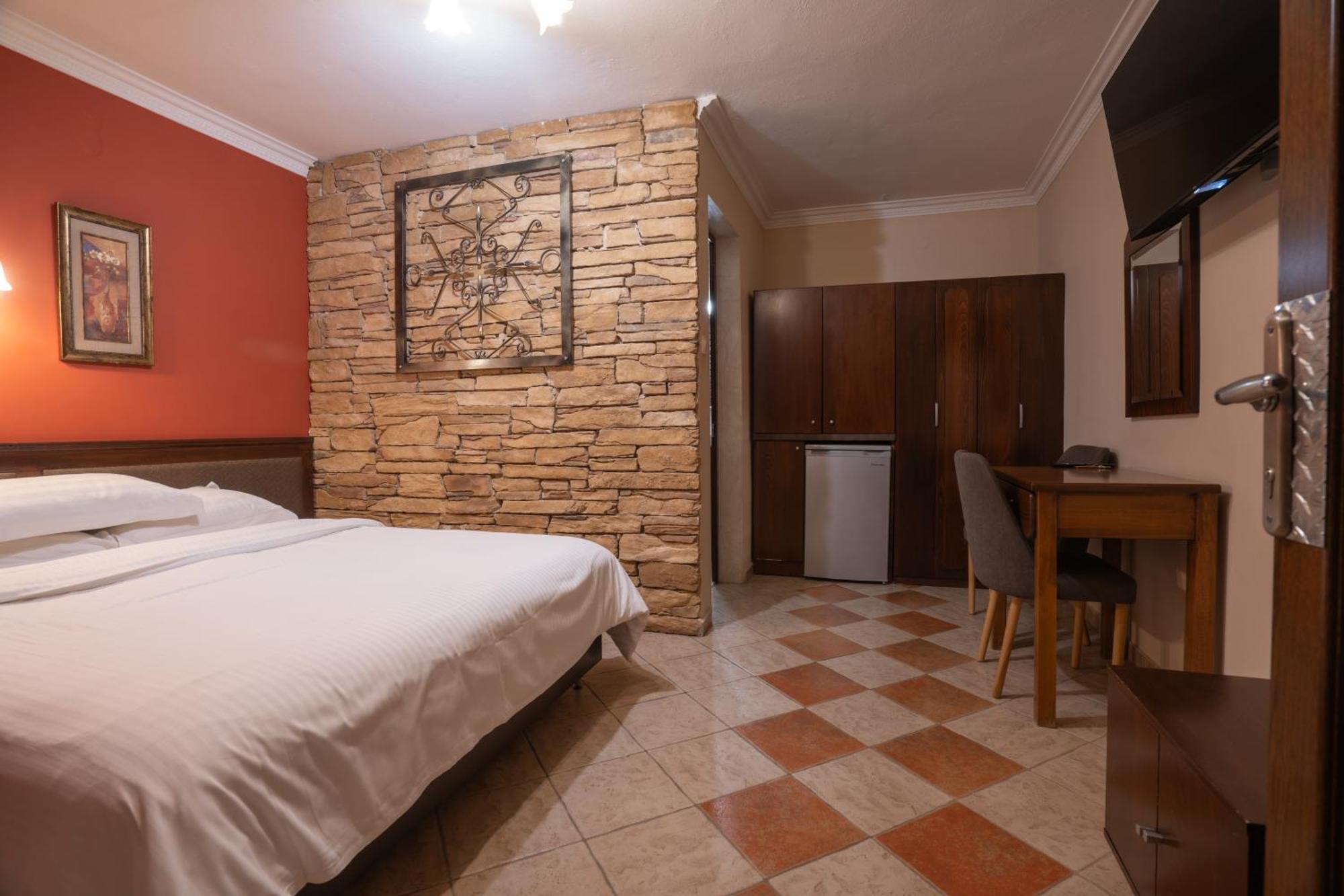 Kallinikos Guesthouse Loutraki  Luaran gambar