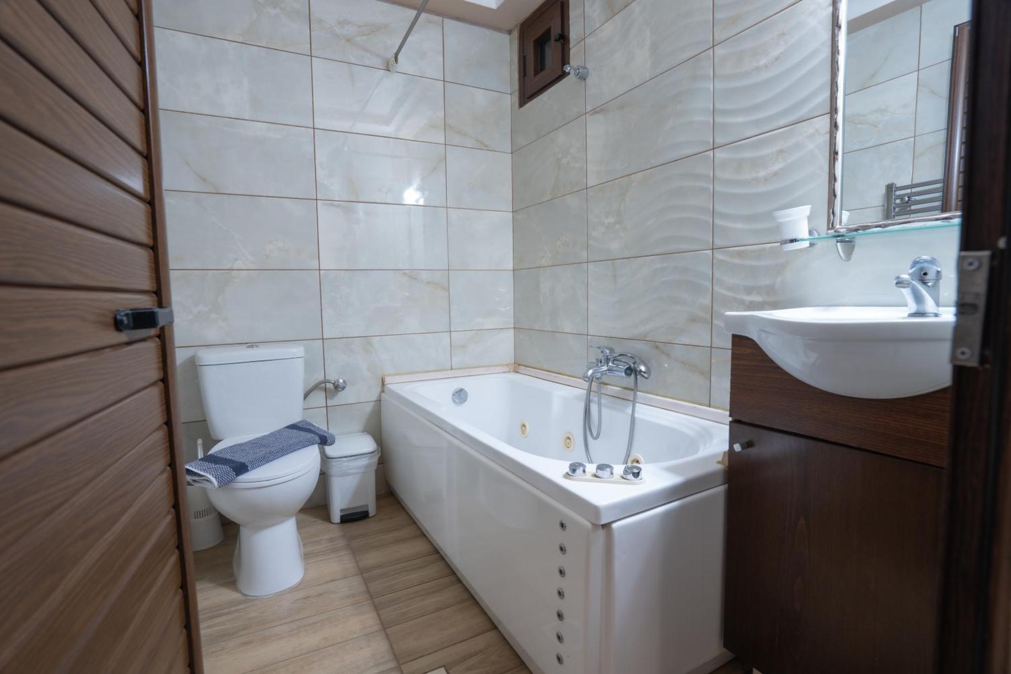 Kallinikos Guesthouse Loutraki  Luaran gambar