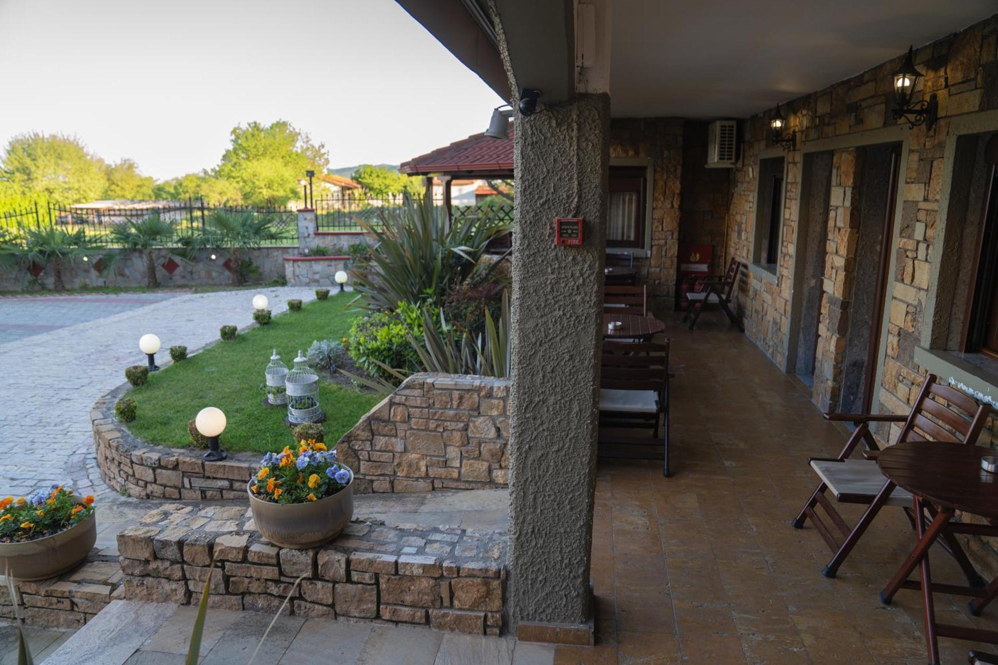 Kallinikos Guesthouse Loutraki  Luaran gambar