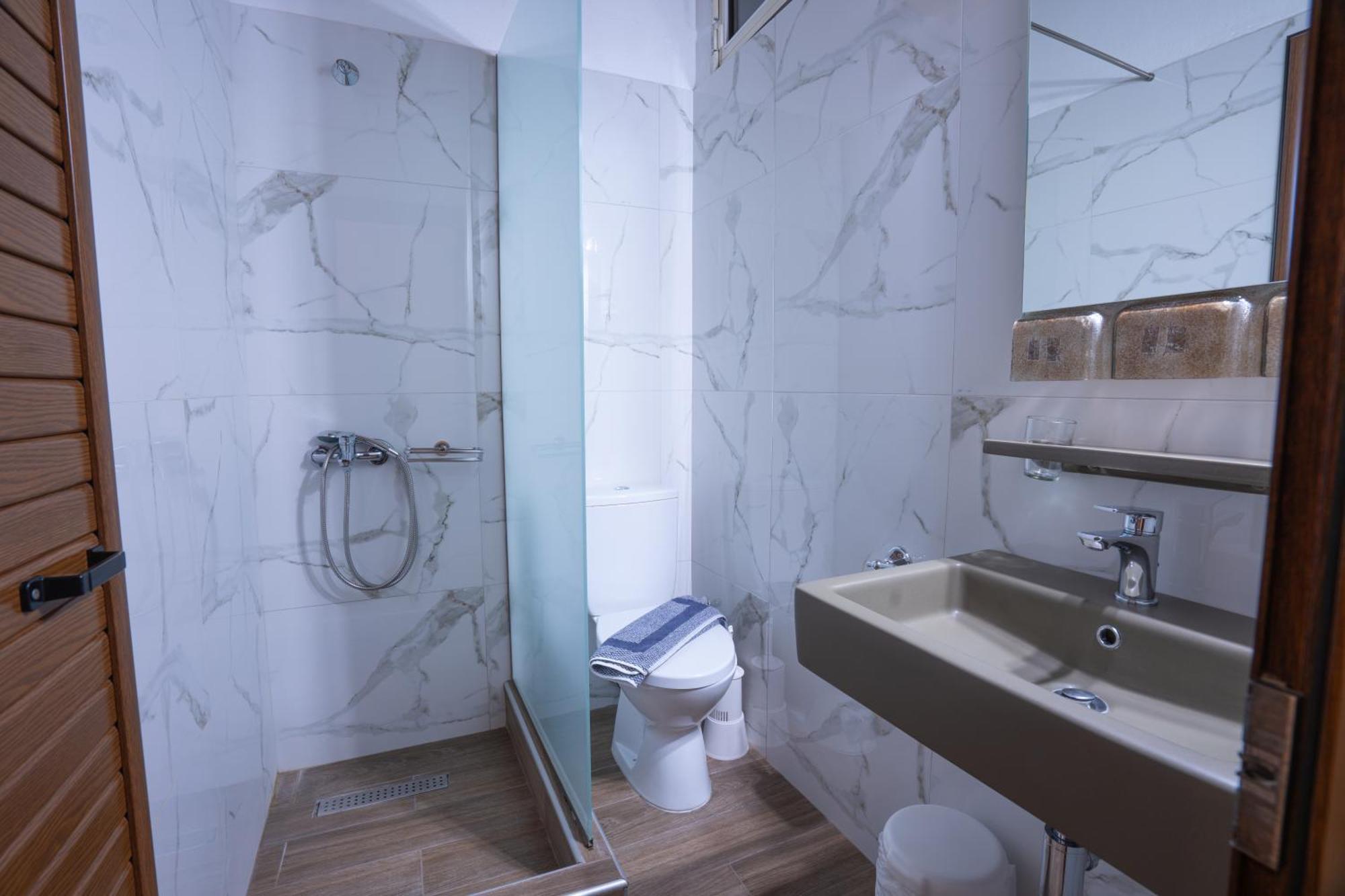 Kallinikos Guesthouse Loutraki  Luaran gambar