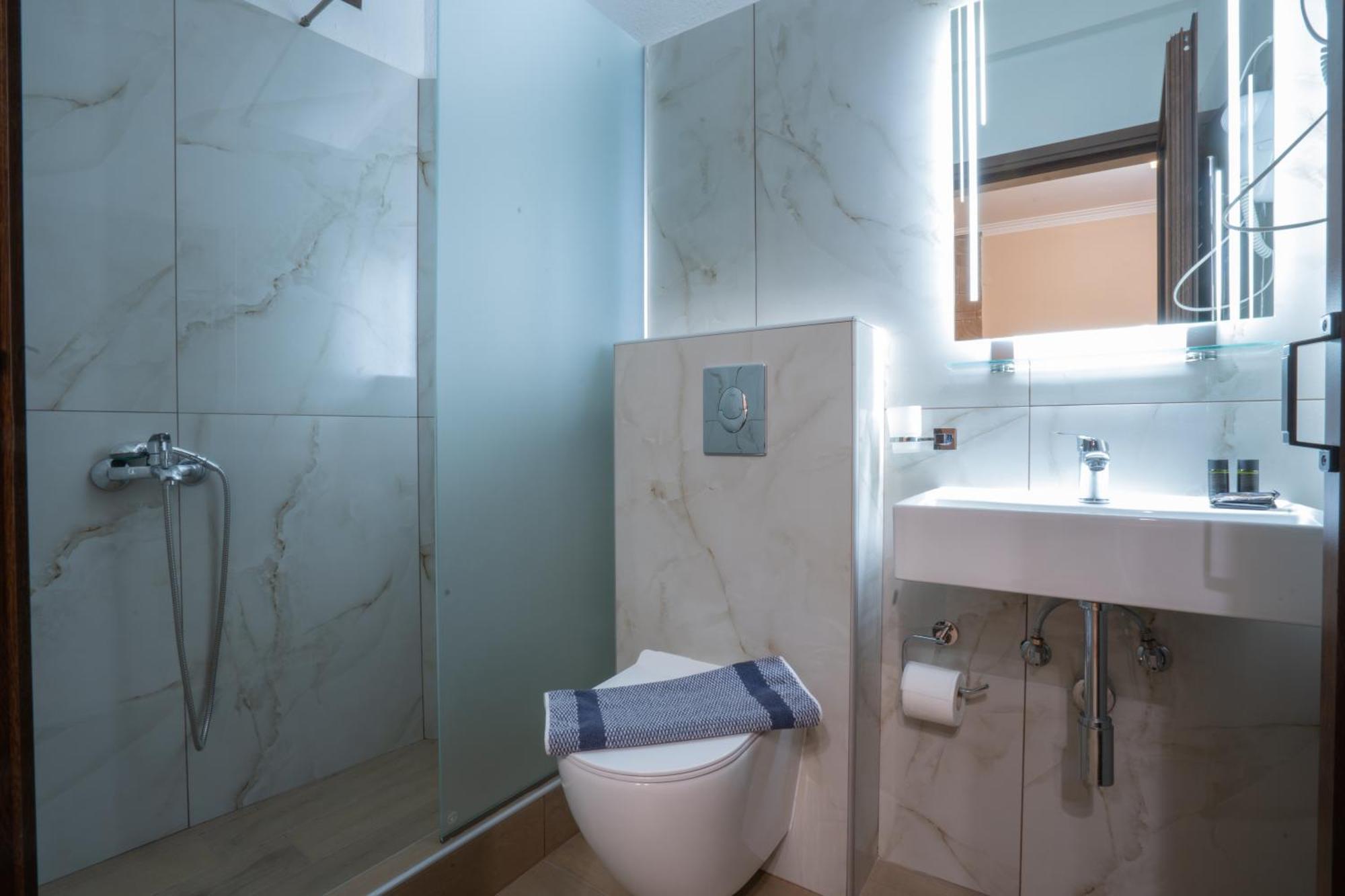 Kallinikos Guesthouse Loutraki  Luaran gambar