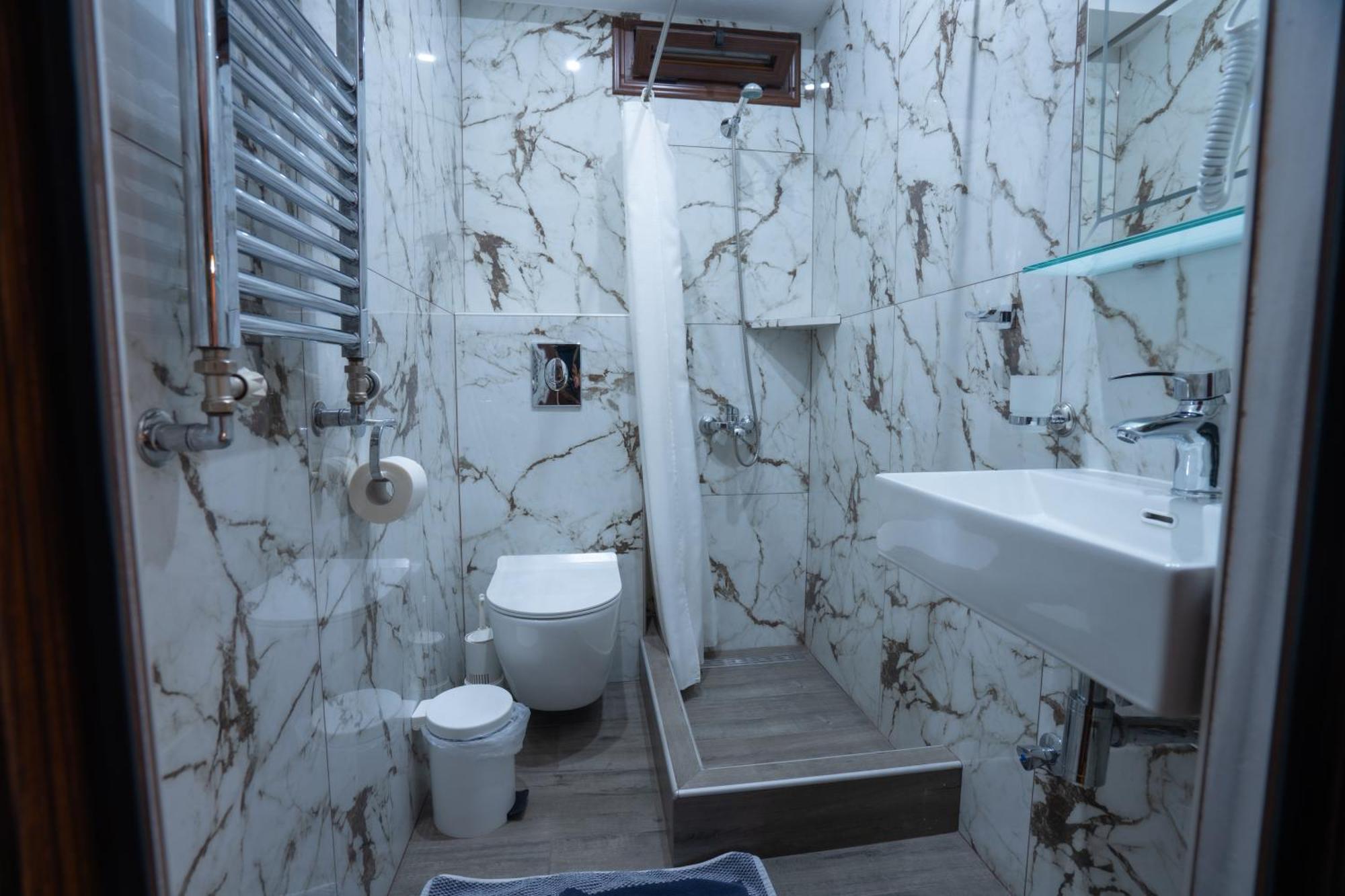 Kallinikos Guesthouse Loutraki  Luaran gambar